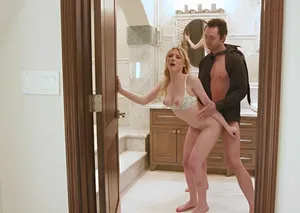 Móc lỗ lồn chảy tinh dịch em y tá dâm