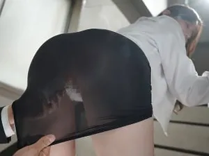 Dù đã có nhân tình nhưng cô bạn gái vẫn thấy anh trai nện khoái hơn