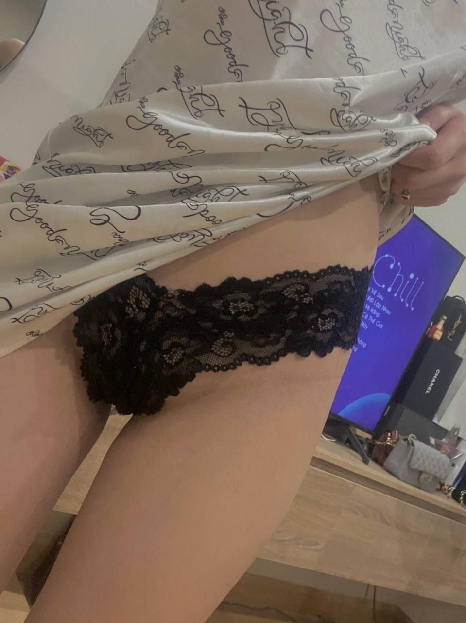 Cơn dâm đãng nổi lên khi thấy dương vật chồng